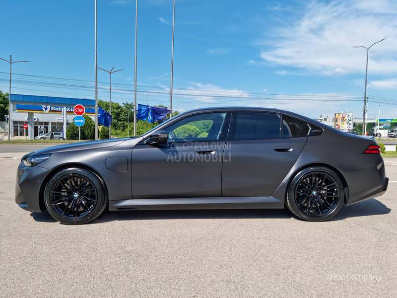 BMW M5 Sedan