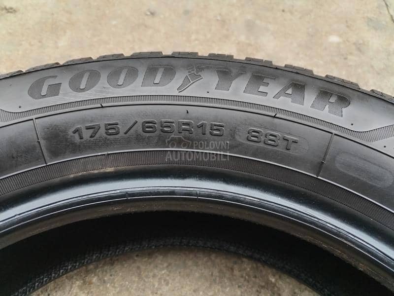 Goodyear 175/65 R15 Zimska