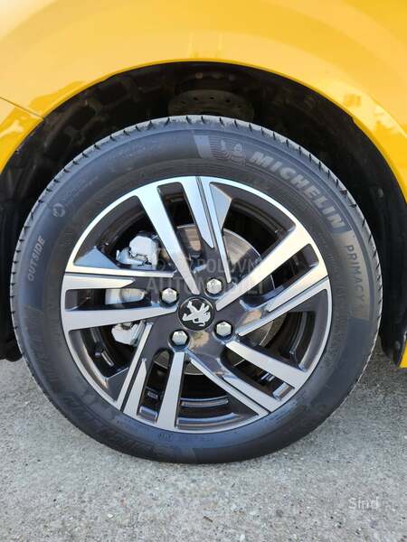Peugeot 208 1.2 PURETECH ALLURE