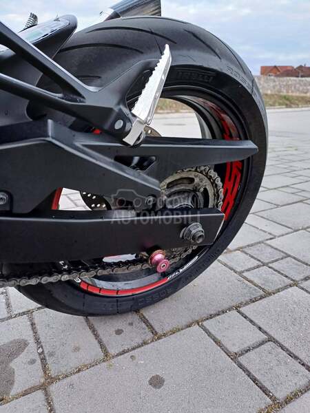 Suzuki gsr