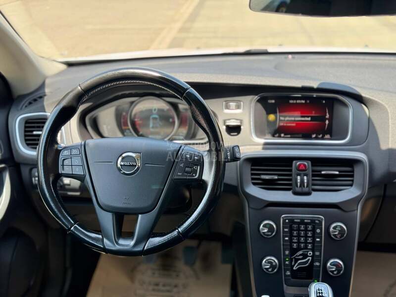 Volvo V40 D2 / T0P / REG.