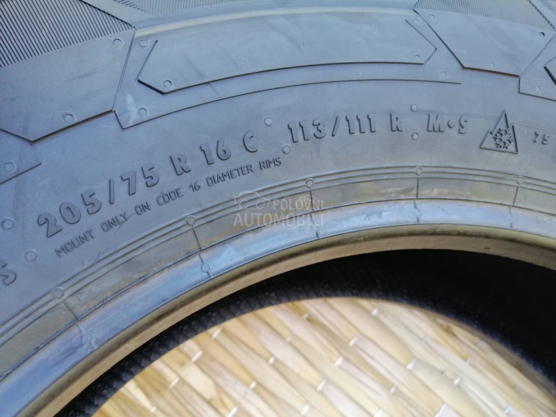 Continental 205/75 R16 Zimska