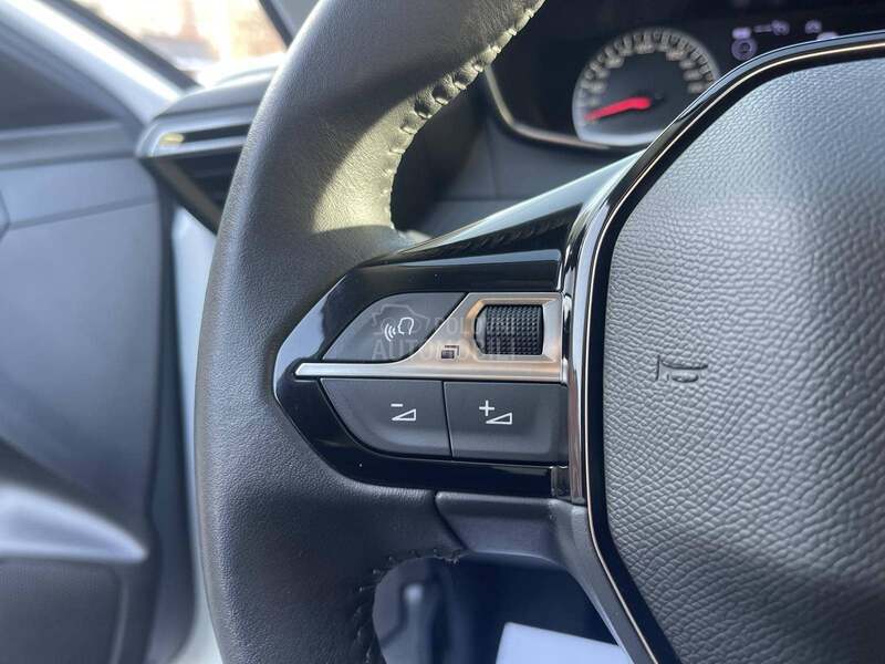 Peugeot 208 1.2 B