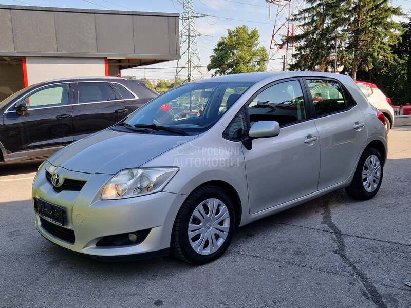 Toyota Auris 1.4 D-4D 0ČUVANA
