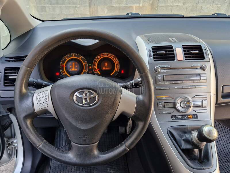 Toyota Auris 1.4 D-4D 0ČUVANA