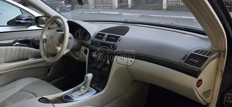 Mercedes Benz E 220 CDI