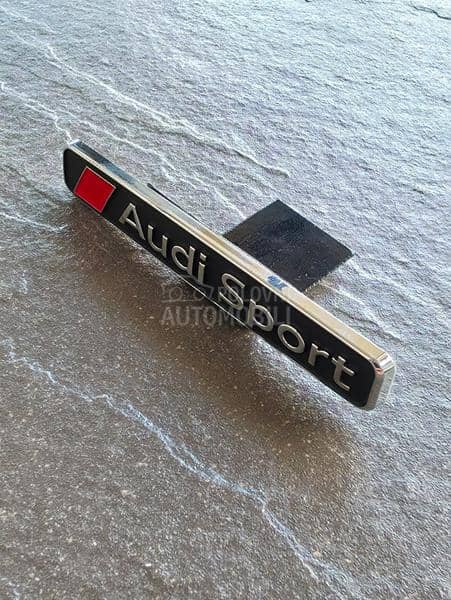 A udi sport crno hrom prednja