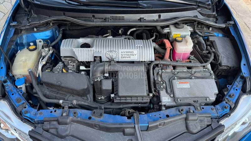Toyota Auris 1.8 /HIBRID/CH