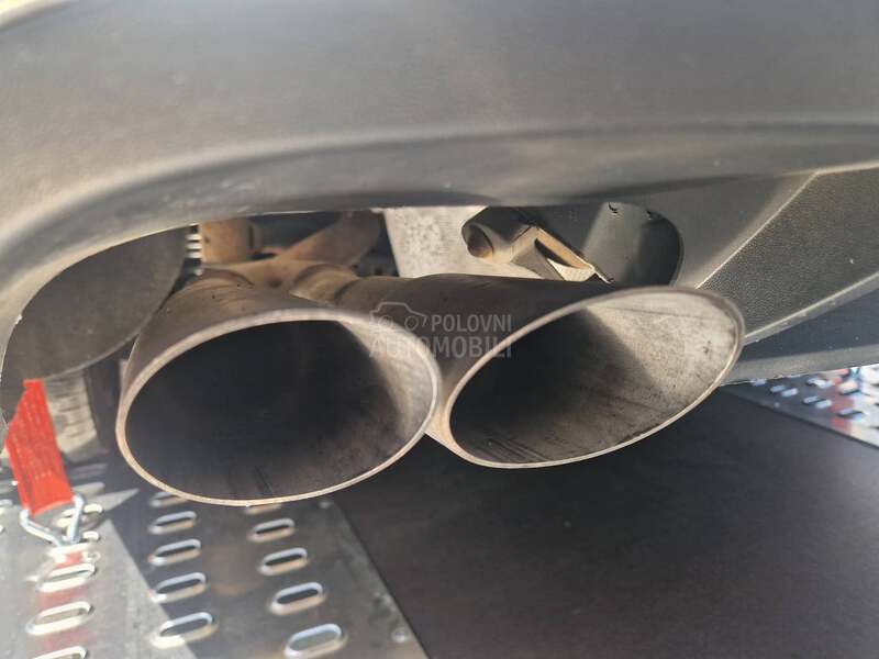 Volkswagen Passat B7 2.0 TDI DSG HIGHLINE
