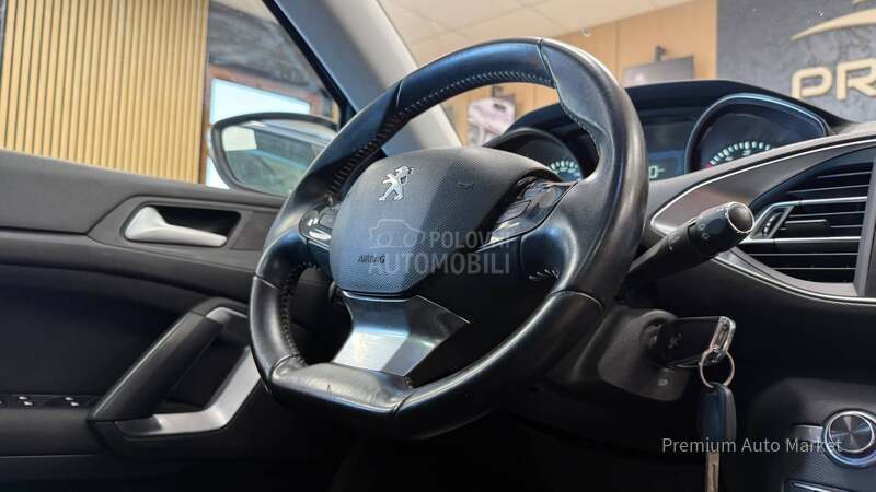 Peugeot 308 //1.6 HDI/PANO/FUL