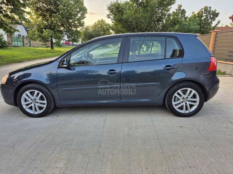 Volkswagen Golf 5 1.6 FSI T.O.P