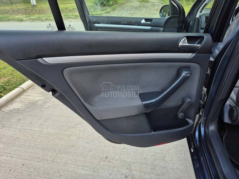 Volkswagen Golf 5 1.6 FSI T.O.P