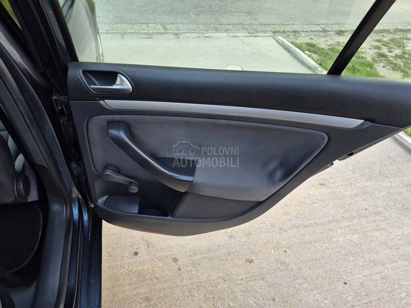 Volkswagen Golf 5 1.6 FSI T.O.P