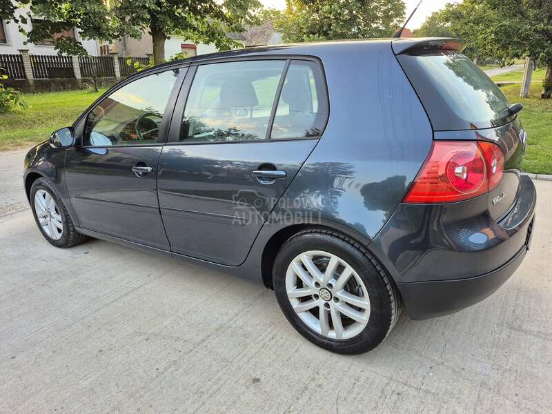 Volkswagen Golf 5 1.6 FSI T.O.P