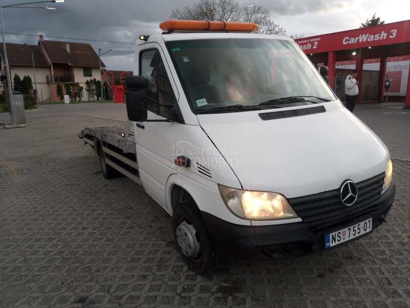 Mercedes Benz reegis dugo
