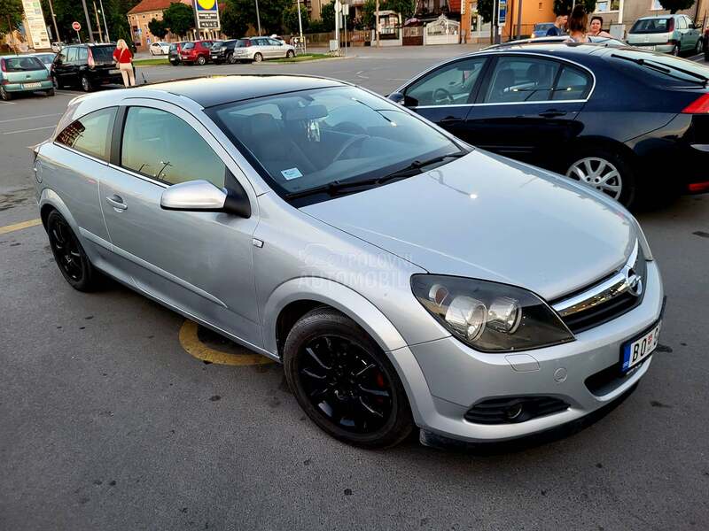 Opel Astra H 1.9 GTC CDTi