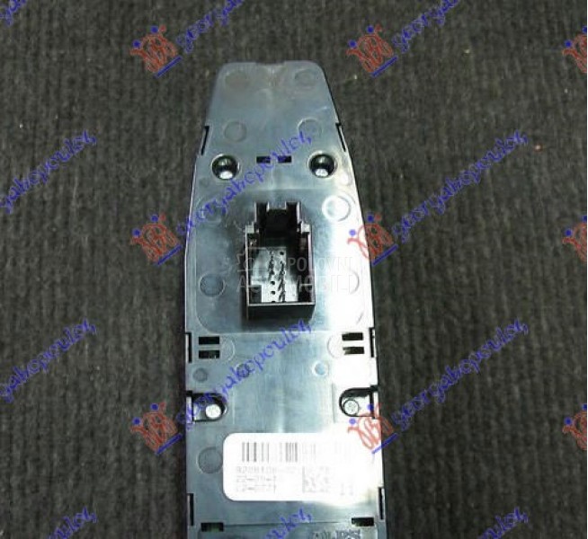 PREKIDAC U PREDNJIM VRATIMA (4