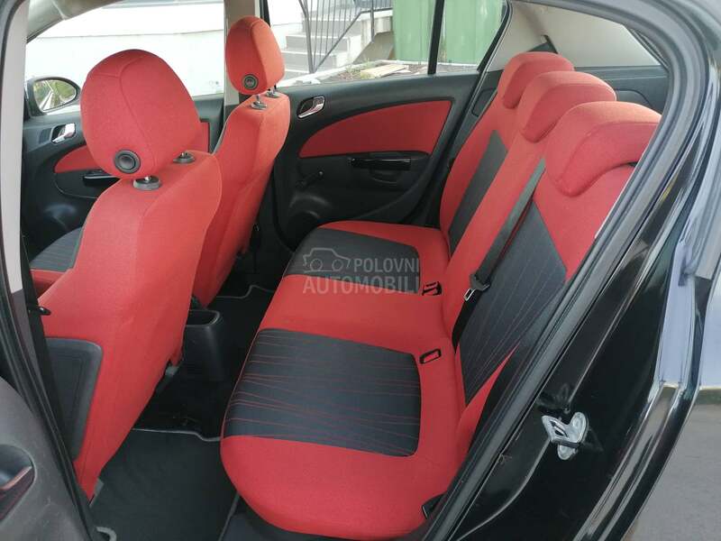 Opel Corsa D 1.2i ESSENTIA CH
