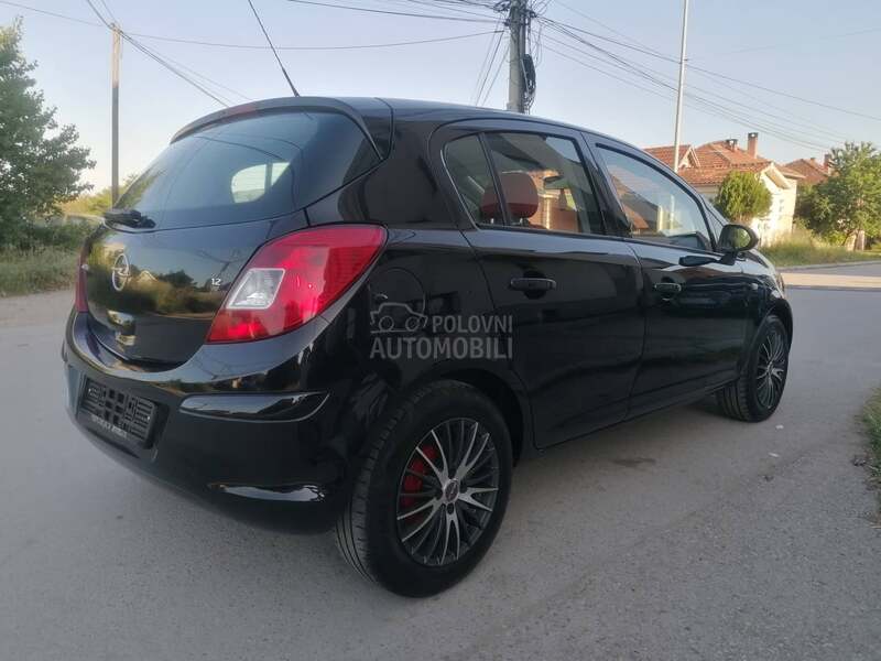 Opel Corsa D 1.2i ESSENTIA CH