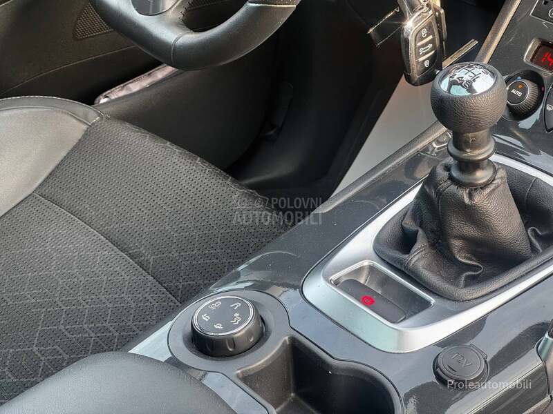 Peugeot 3008 1.6 A L L U R E