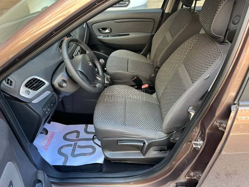 Renault Scenic 1.4i REGIST/ROVAN