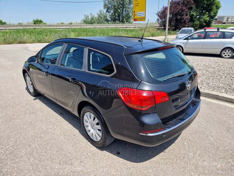 Opel Astra J za trgovce