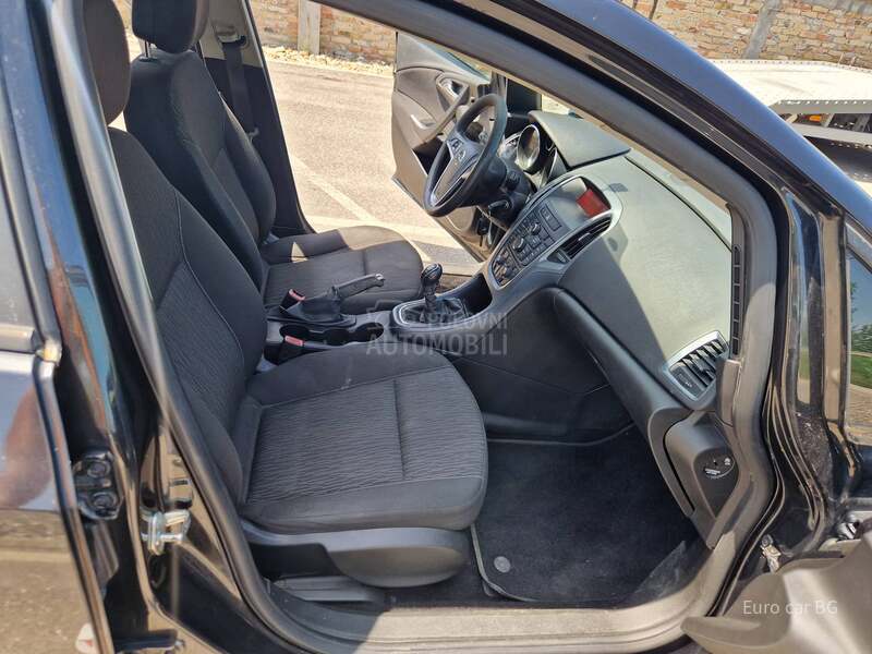 Opel Astra J za trgovce