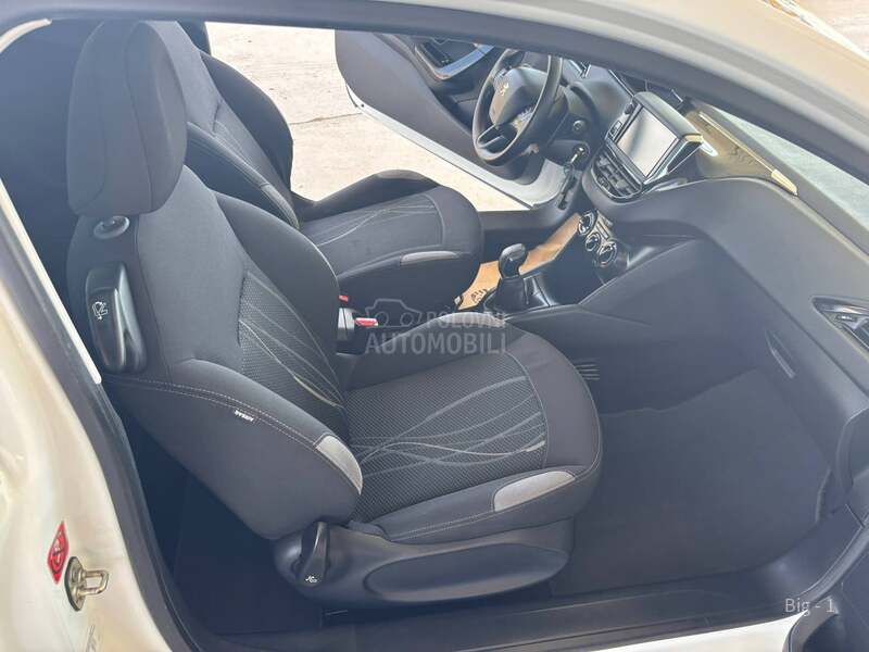 Peugeot 208 1.6 Ehdi