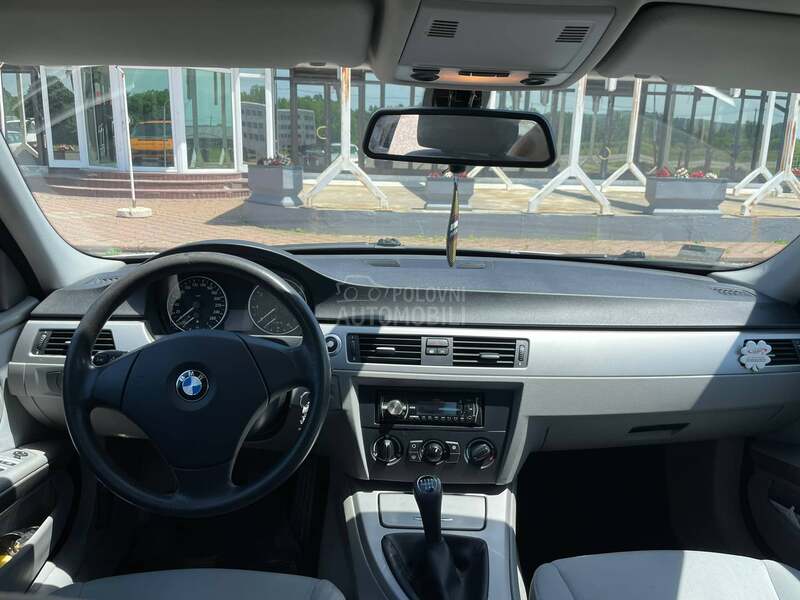 BMW 318 E90