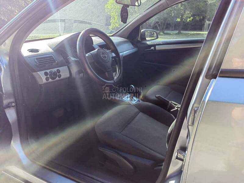 Opel Astra H 1.6 16v easytronic