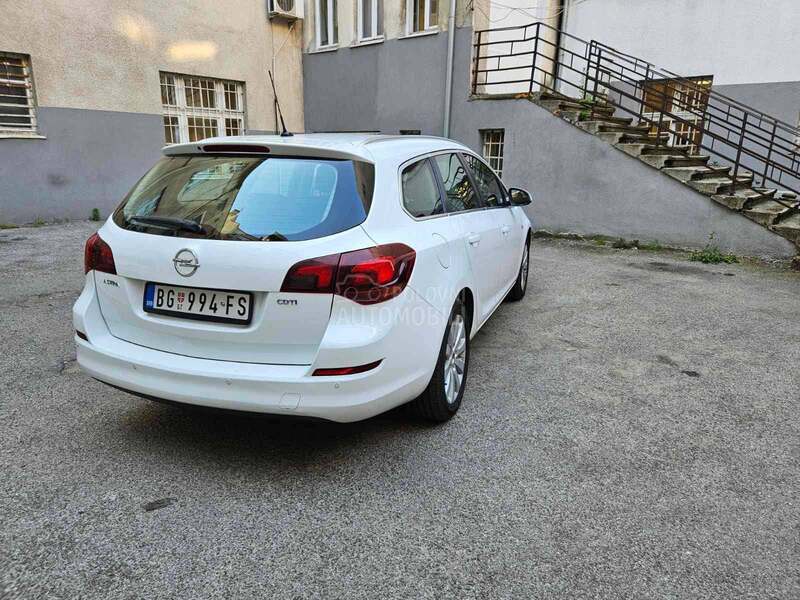 Opel Astra J Sport Tourer