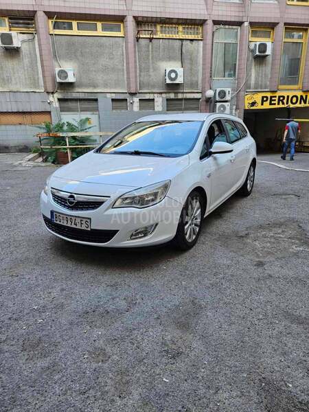 Opel Astra J Sport Tourer
