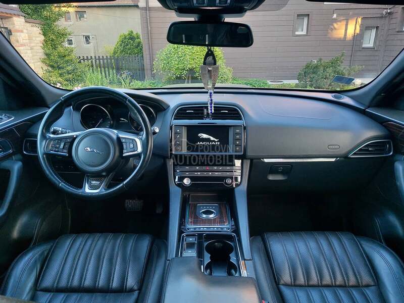 Jaguar F pace 