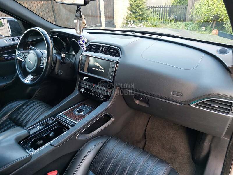 Jaguar F pace 