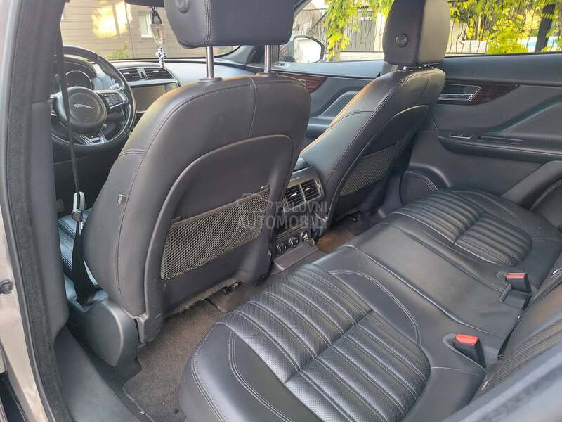 Jaguar F pace 