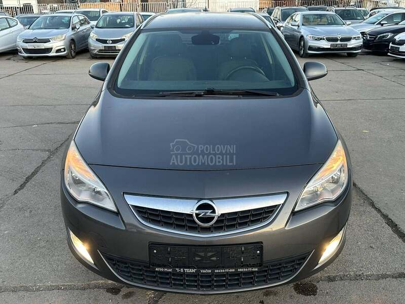 Opel Astra J 1.7CDTI COSMO N O V