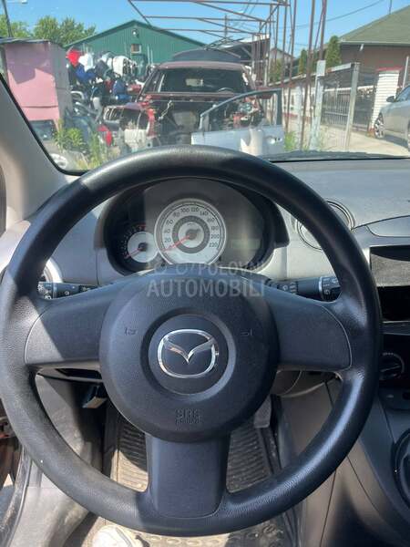 Mazda 2 2009. god. -  kompletan auto u delovima