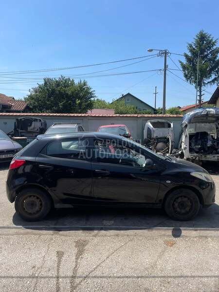 Mazda 2 2009. god. -  kompletan auto u delovima