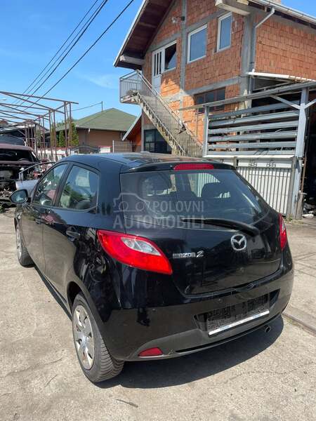 Mazda 2 2009. god. -  kompletan auto u delovima