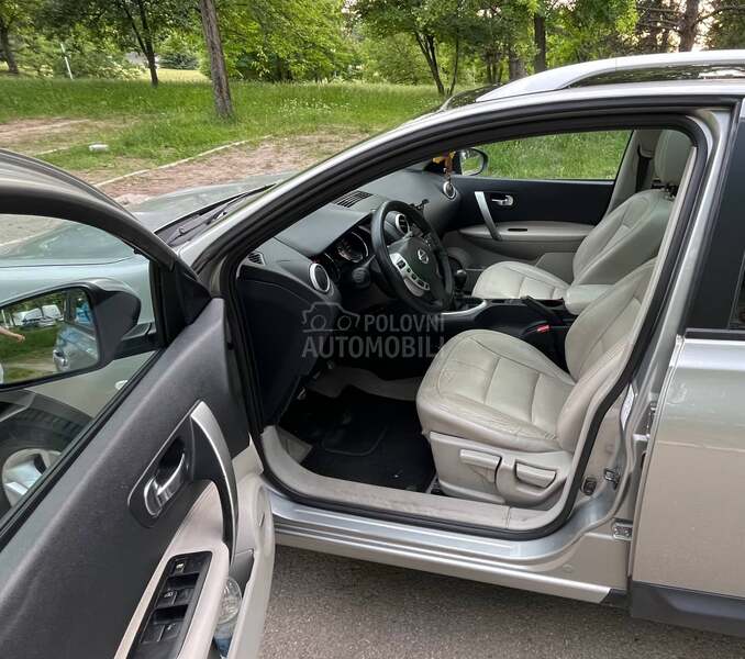 Nissan Qashqai + 2 