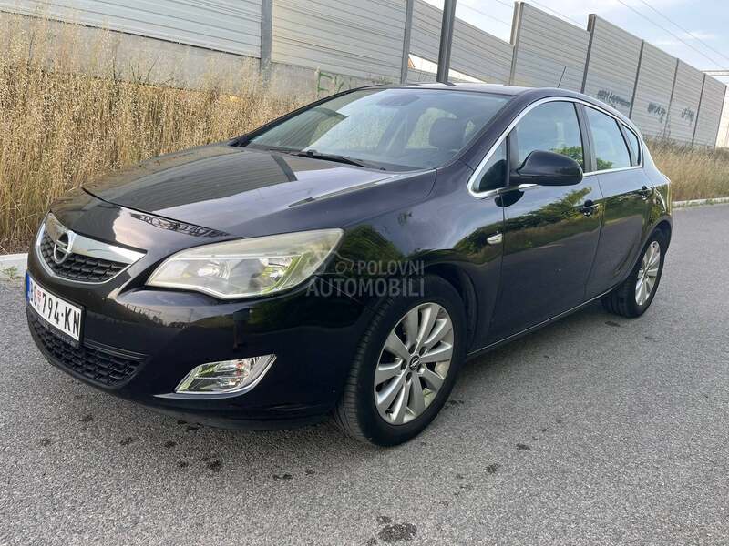 Opel Astra J COSMO