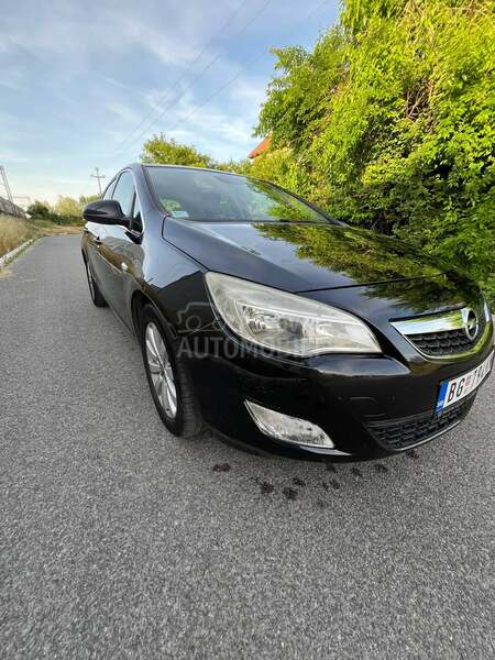 Opel Astra J COSMO