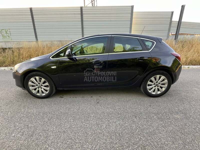 Opel Astra J COSMO