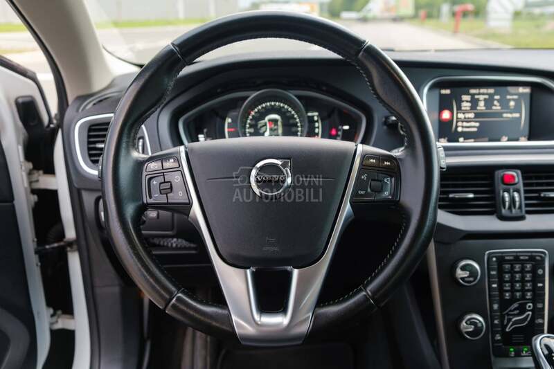 Volvo V40 D2 2.0 AUTO