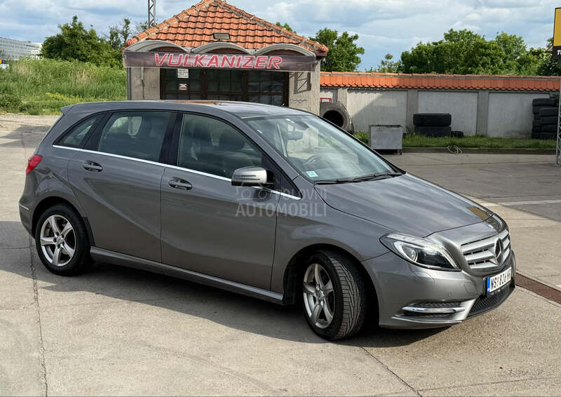 Mercedes Benz B 180 