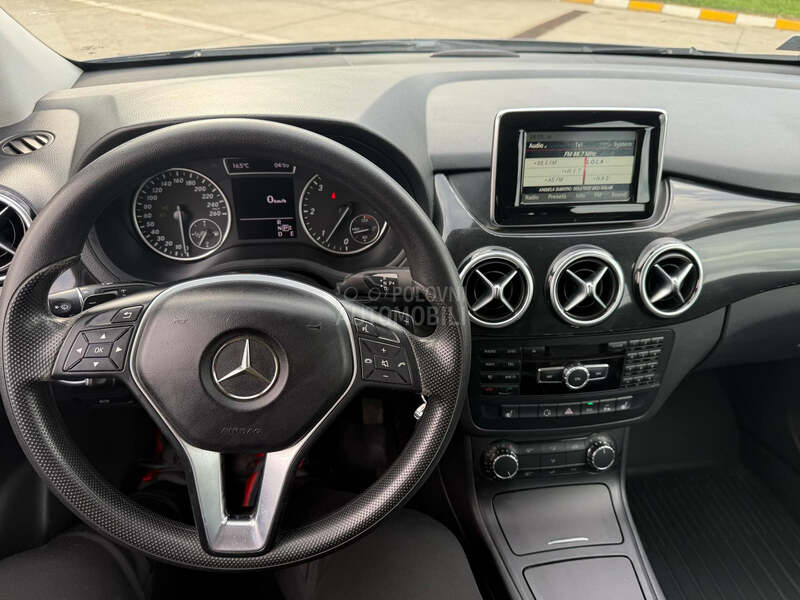 Mercedes Benz B 180 