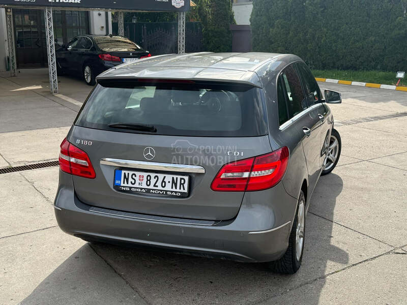 Mercedes Benz B 180 