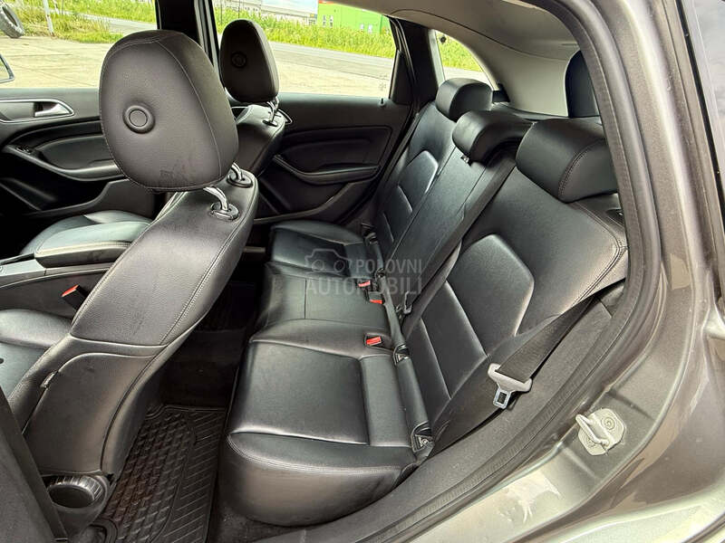 Mercedes Benz B 180 