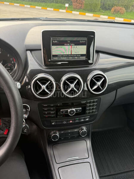 Mercedes Benz B 180 