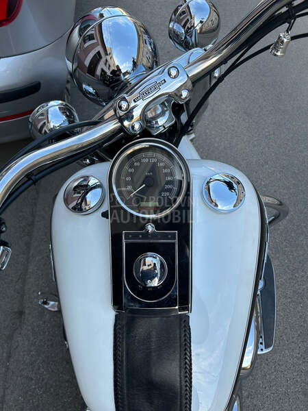 Harley Davidson Softail Deluxe FLSTN